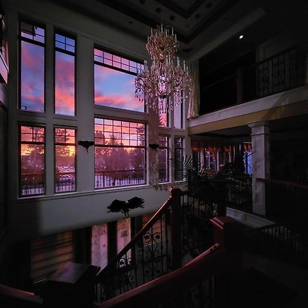 Empress Palace Hotel Surrey Exterior photo